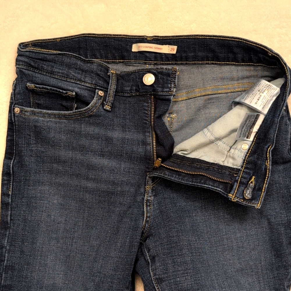 Levis women's 311 Shaping Skinny size 29  W29 L30 demin blue Jean